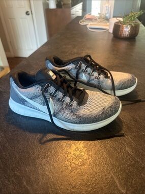 Women’s Nike Free RN size 8